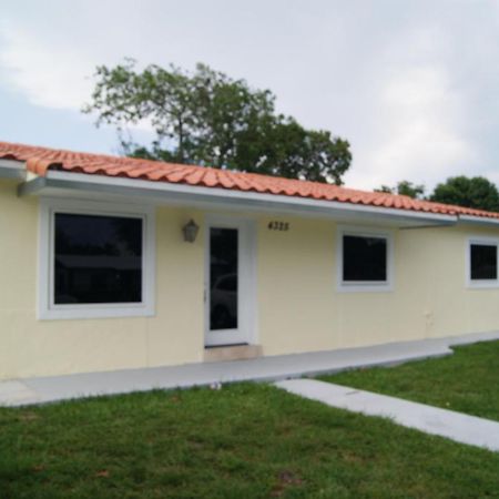 Private Studio Two Miles From Hard Rock Stadium 迈阿密花园 外观 照片